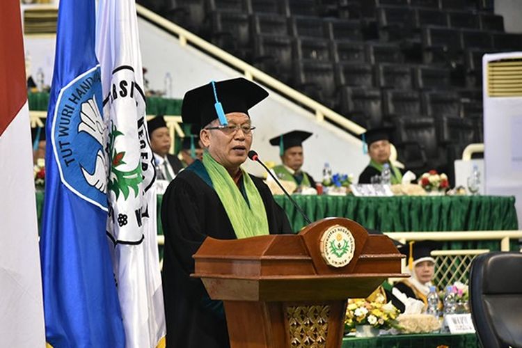 Guru Besar Universitas Negeri Medan (Unimed), Prof. Dr. Syawal Gultom, M.Pd.