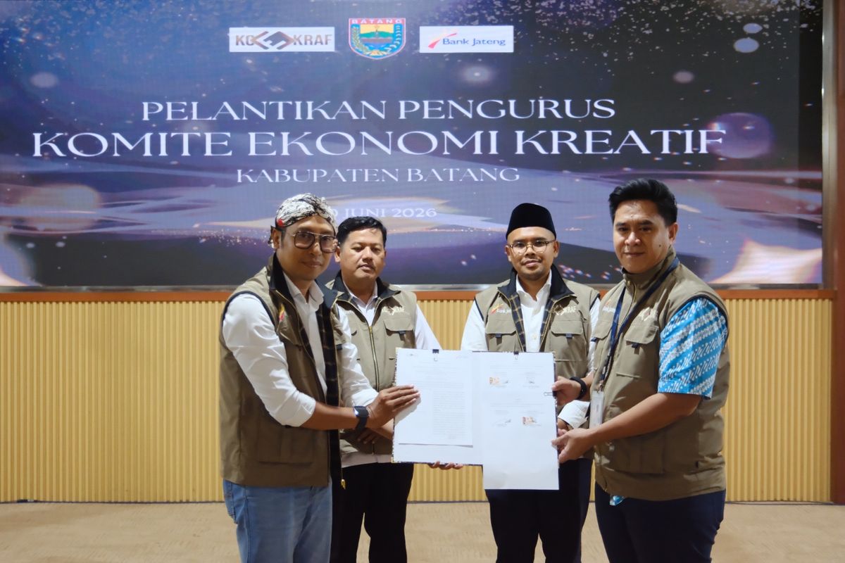 Bupati Batang M Faiz Kurniawan dalam acara pelantikan pengurus KEK Batang periode 2026-2031 di Aula Kantor Bupati Batang, Rabu (10/6/2026).  
