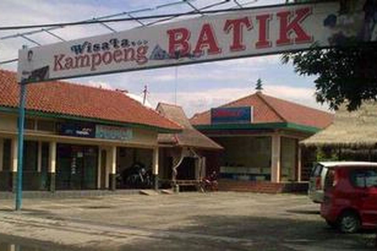 Kawasan Kampung Trusmi di Plered, Cirebon, yang menjadi sentra Batik Cirebon.