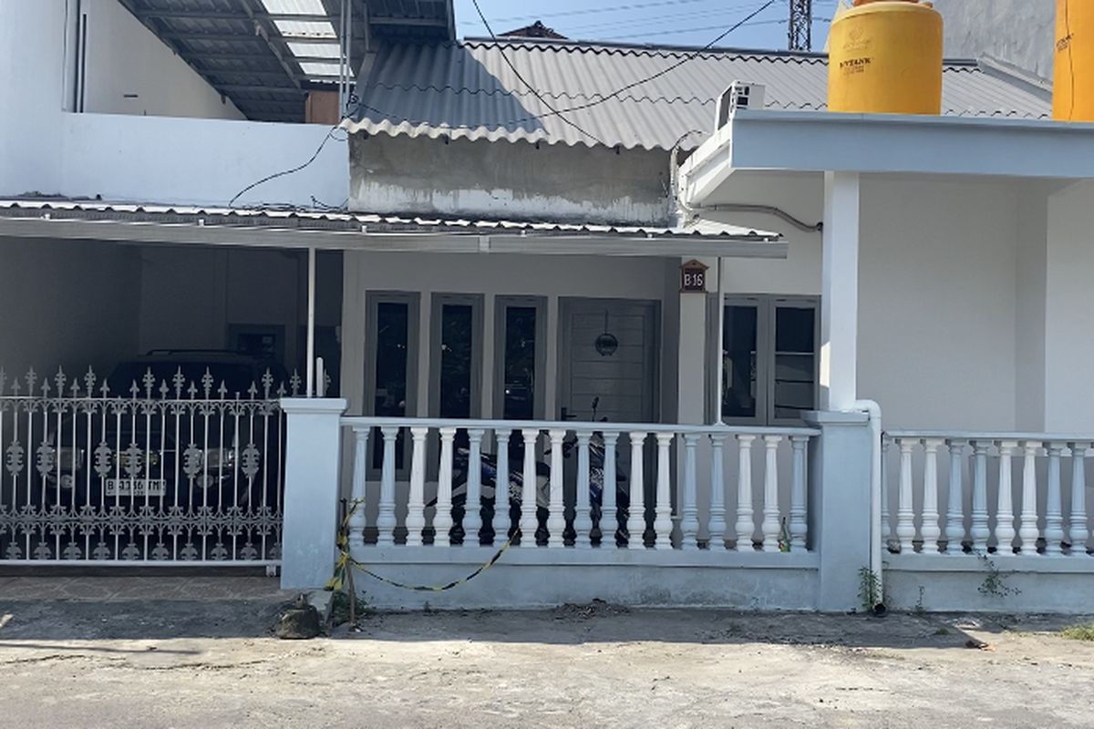 Rumah korban kecelakaan mobil di Bromo, yang berada di Surabaya, Selasa (14/5/2024).