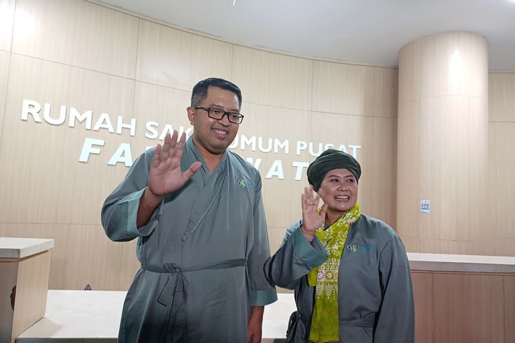 Bakal calon Gubernur dan calon Wakil Gubernur Jawa Timur yang diusung PKB, Luluk Nurhamidah-Lukmanul Khakim menjalani tes kesehatan atau medical check up (MCU) di Rumah Sakit Umum Pusat (RSUP) Fatmawati, Jakarta Selatan, Rabu (28/8/2024).