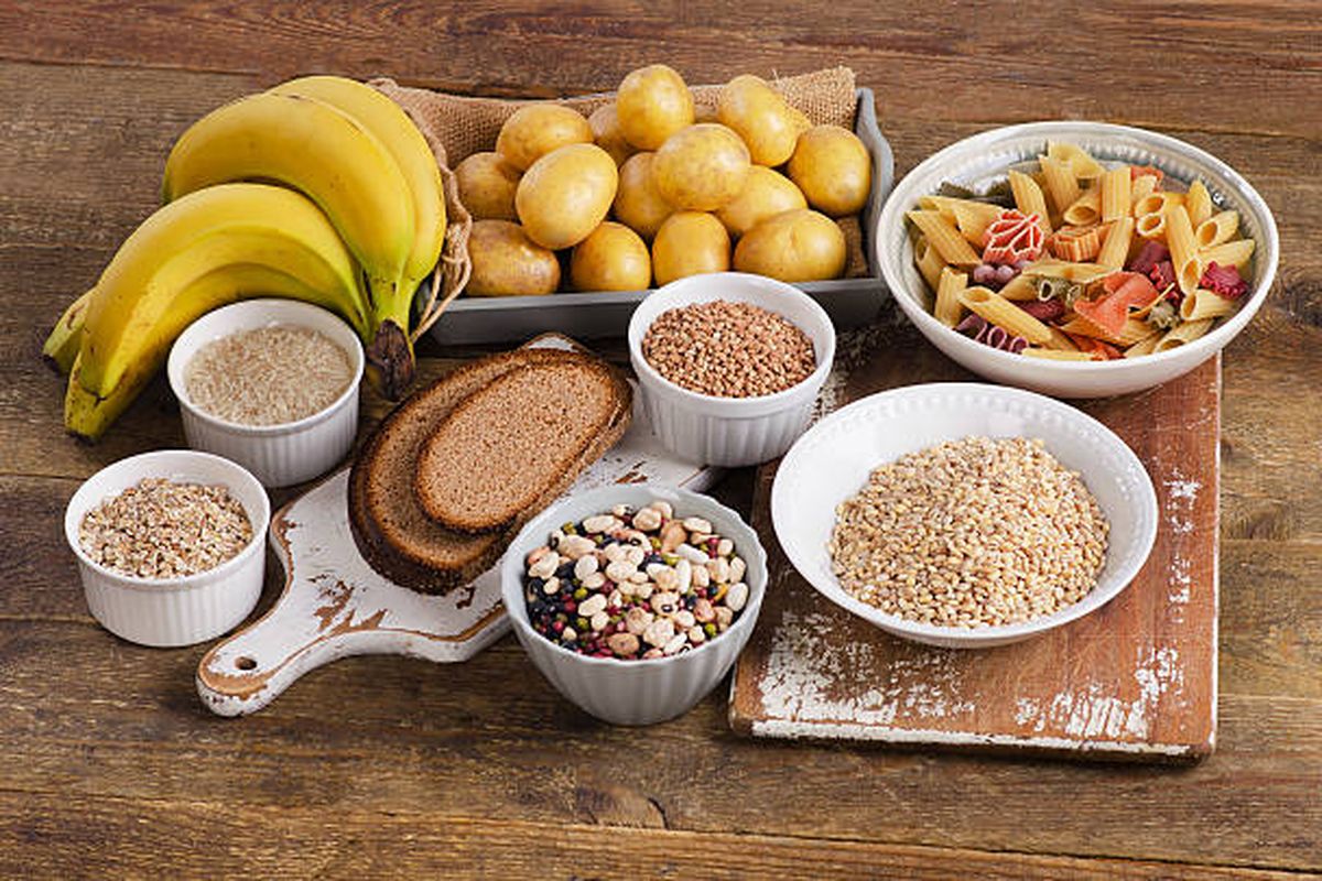 Makan serat bermanfaat untuk meningkatkan peluang hidup panjang umur, dengan mengurangi risiko Anda terkena penyakit, seperti sembelit, diabetes, serta kanker tertentu.