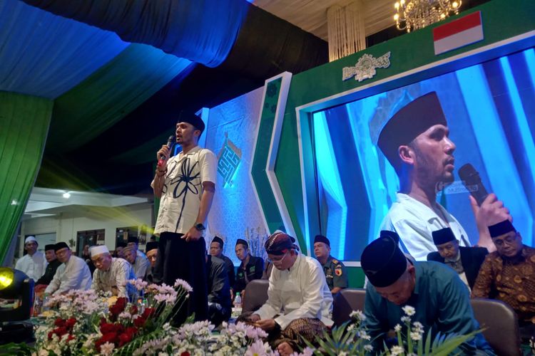 Hanan Attaki mengikrarkan diri menjadi warga NU di Kota Malang, Jawa Timur.