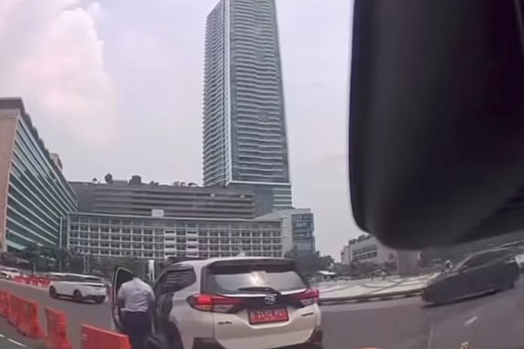 Petugas Dishub yang Buka Pembatas Jalan di Bundaran HI Disebut Tengah Jalankan Tugas