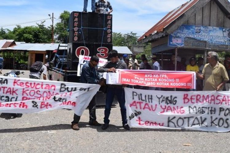 Puluhan warga  Kabupaten Buton mulai melakukan sosialisasi untuk memilih kotak kosong dalam pemilihan Bupati Buton nantinya. Sosialisasi ini dilakukan warga yang tergabung dalam Forum Amanah Masyarakat Buton.