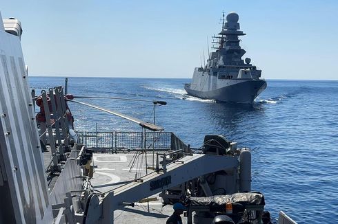 KRI Diponegoro Unjuk Gigi Saat Latihan dengan Kapal Fregat Italia ITS Carlo Bergamini di Laut Mediterania