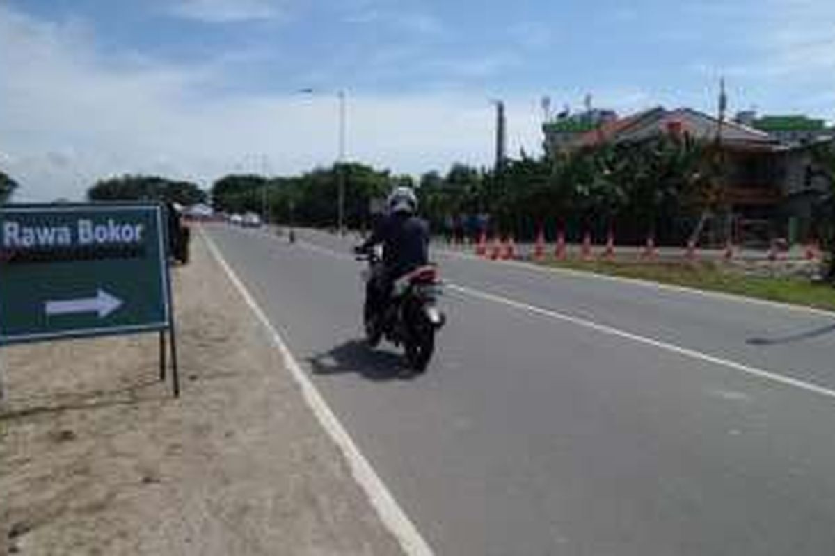 Akses menuju Rawa Bokor dari Jalan Perimeter Selatan Bandara Soekarno-Hatta yang baru dibuka oleh manajemen bandara, Rabu (4/5/2016). Jalan yang dinamakan Pos 2 ini dinilai memudahkan pengendara dari Bandara Soekarno-Hatta yang akan menuju ke Rawa Bokor, Benda, dan Dadap. 