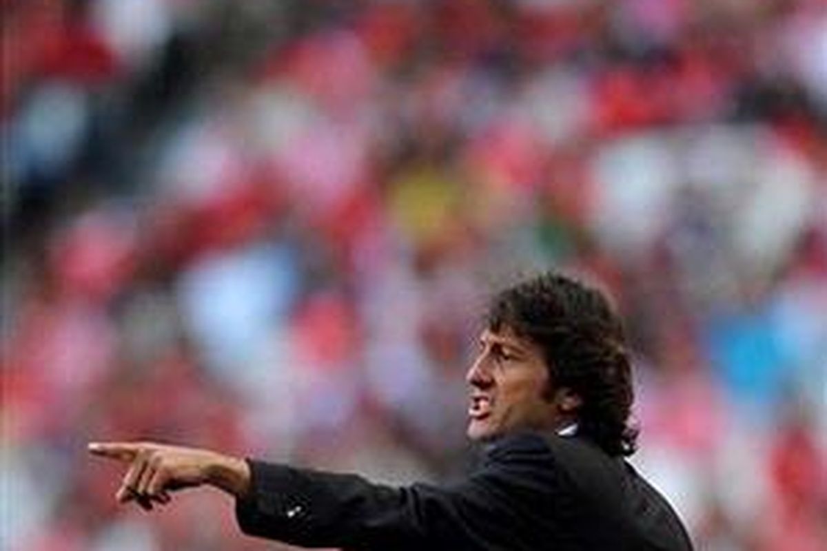 Pelatih AC Milan, Leonardo.