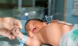 3 Fase Bikin Stres Saat Bayi Tabung, Ini Cara Menjaga Mental Kamu