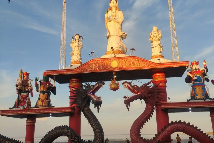 Patung Dewi Kwan Im di Kelenten Sanggar Agung, Surabaya, Rabu (22/1/2025)