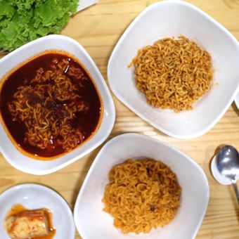 Mie Panas Korea dari SamWon House Indonesia, yaitu Hot Ramyun, Samyang Spicy Chicken Hot Ramen, dan Paldo Bulnak Spicy Fried Octopus Ramen, ketiganya dikemas dalam paket 3MIEPANASKorea.