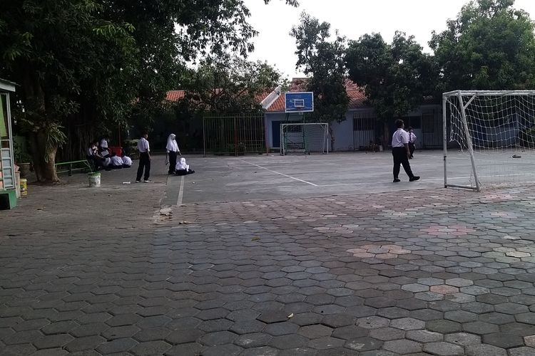 Inilah lokasi lapangan basket yang dipakai oknum guru SMPN 10 Kota Madiun menghukum siswa berinisial G keliling lapangan hingga dua telapak kakinya melepuh.