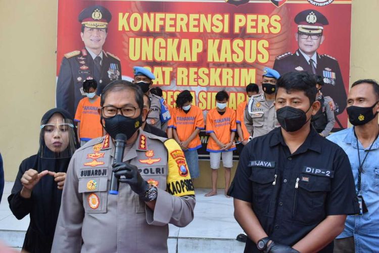 Konfrensi Pers ungkap kasus pengeroyokan anggota marinir di Terminal Bungurasih Sidoarjo di Polresta Sidoarjo, Selasa (8/6/2021).