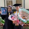 Kisah Leony, Wisudawati UKSW yang Membawa Foto Almarhum Ayahnya