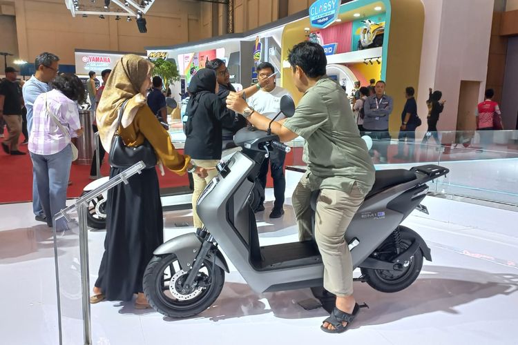 Deretan motor listrik Honda, ICON e: dan CUV e:, di Indonesia Motorcycle Show (IMOS) 2024