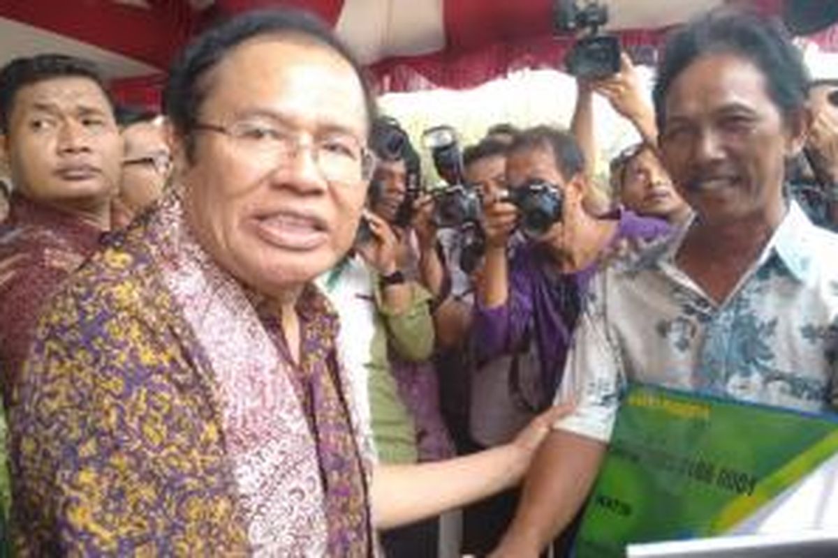 Menteri Koordinator Bidang Kemaritiman, Rizal Ramli, pada kunjungan kerja di kampung nelayan Karangsong, Indramayu, Jawa Barat, Selasa (17/11/2015). 