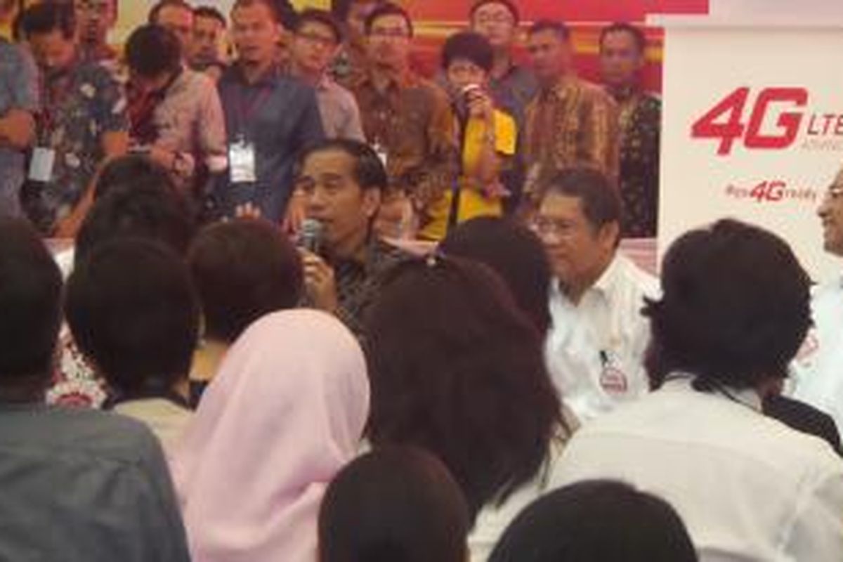 Presiden Joko Widodo dalam dialog bersama pelaku industri kreatif di Indonesia Convention and Exhibition, Serpong, Selasa (4/8/2014).