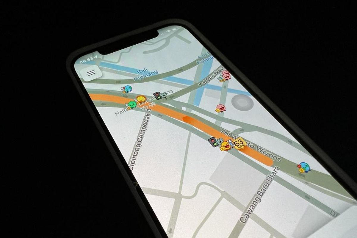 Informasi lokasi kamera tilang elektronik ETLE yang terdapat di aplikasi Waze.