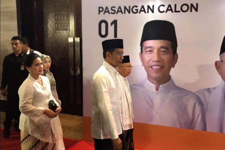 Pasangan capres cawapres nomor urut 02 saat tiba di Hotel Bidakara, tempat berlangsungnya debat capres dan cawapres, Kamis (17/1/2019)