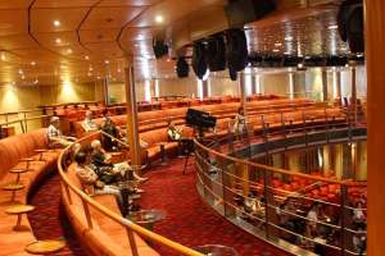 Ruang teater di kapal pesiar Costa Victoria dalam pelayaran rute Singapura-Phuket (Thailand)-Penang (Malaysia)-Singapura, 3-7 Desember 2015.