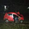 Mobil Terpental 100 Meter Setelah Ditabrak Kereta, Penumpangnya Lolos dari Maut