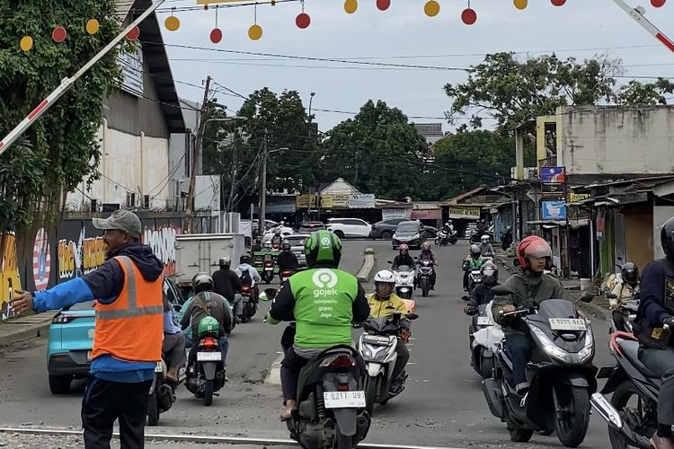 Jalan Pasar Minggu Kerap Macet, Pramono Janji Tuntaskan Proyek Jalan Sejajar Rel