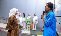 Dharma Wanita Persatuan Kemenaker Bagikan Paket Ramadhan untuk Office Boy, Security, hingga Marbut