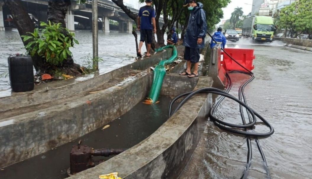 4 RT di Jakarta Banjir, BPBD DKI Lakukan Penyedotan untuk Surutkan Genangan