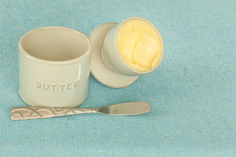 Ilustrasi butter crock, tempat khusus untuk menyimpan mentega. 