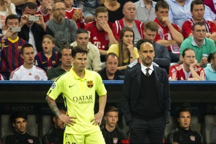 Lionel Messi (kiri) dan Pep Guardiola (kanan) dalam laga Bayern Muenchen vs Barcelona di Stadion Allianz, Jerman, 12 Mei 2015. Kala itu, Pep Guardiola menjabat pelatih Bayern Muenchen, sedangkan Messi masih bermain untuk Barcelona. Terkini, Pep Guardiola menjadi salah satu pihak yang mengakui status Messi sebagai GOAT setelah Piala Dunia 2022.