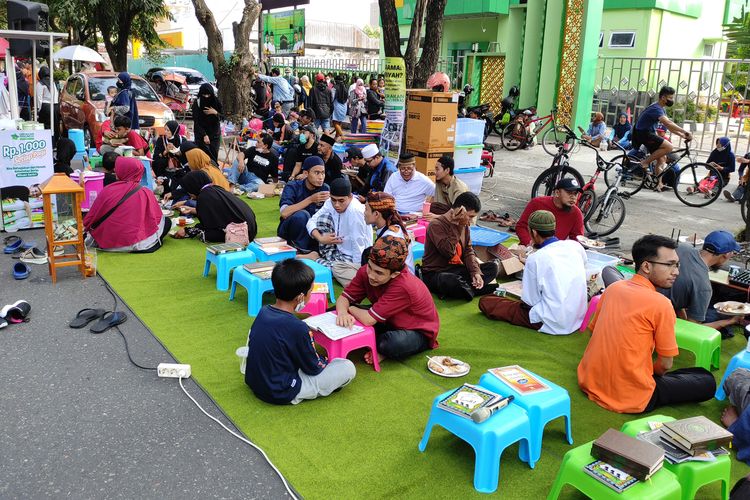 Tempat belajar mengaji di Solo Car Free Day.