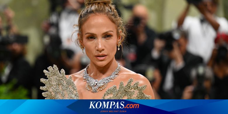 Jennifer Lopez Klarifikasi Penggunaan Produk Kecantikan Selain JLo Beauty: 'Saya Juga Suka Merek Lain!'