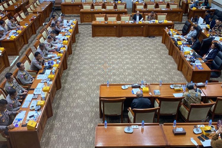 Kakorlantas Polri Irjen Firman Shantyabudi saat menghadiri rapat dengar pendapat (RDP) dengan Komisi III DPR di Gedung DPR, Senayan, Jakarta, Rabu (5/7/2023). 