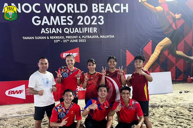 Tim bulu tangkis Indonesia saat mengikuti kualifikasi ANOC World Beach Games 2023 di Putrajaya, Kuala Lumpur, 23-25 Juni 2023. Terkini, ANOC World Beach Games 2023 di Bali batal digelar. 