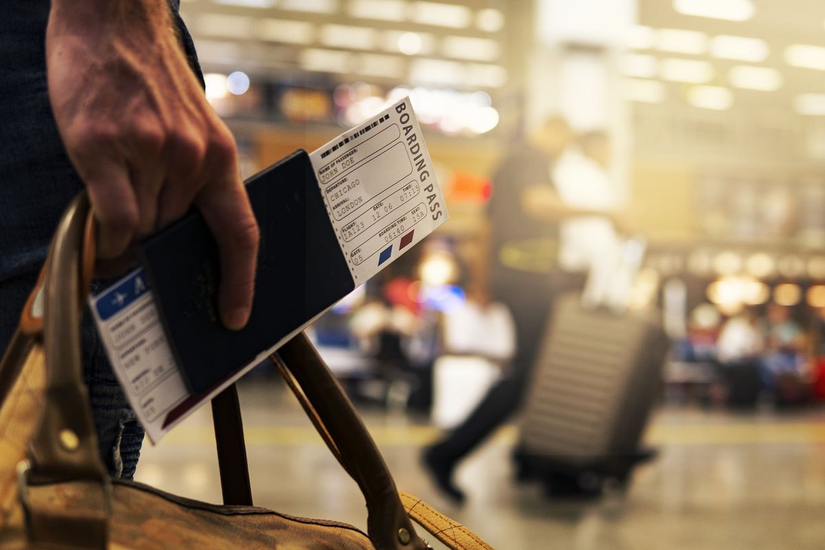 Ilustrasi paspor. Singapura kembali menempati posisi pertama dalam daftar paspor terkuat di dunia versi Henley Passport Index 2025. Dengan akses bebas visa ke 193 negara, paspor Singapura mengungguli ratusan negara lain, termasuk Jepang, Korea Selatan, dan negara-negara Eropa Barat.