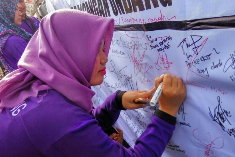 Komunitas PAMI Lampung gencar kampanye bahaya rokok sampai mengumpulkan petisi menolak RUU Pertembakauan.