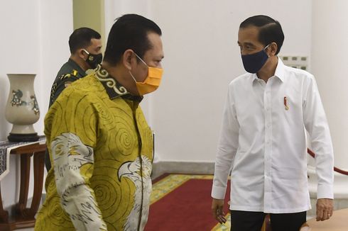 Ditanya Isu Reshuffle oleh Politisi PKB dan Demokrat, Jokowi Tertawa