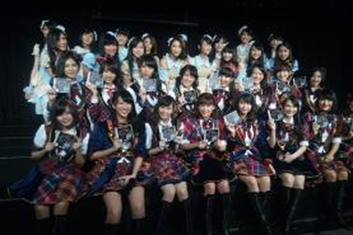 JKT48 diabadikan dalam peluncuran single terbarunya 'Refrain Penuh Harapan', di fX Plasa, Sudirman, Jakarta Pusat, Rabu (27/5/2015).