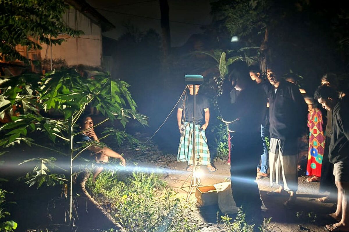 Warga menemukan bayi perempuan yang diduga sengaja ditinggalkan di pekarangan rumah warga di Kecamatan Srengat, Kabupaten Blitar, Jumat (19/1/2024) dini hari.