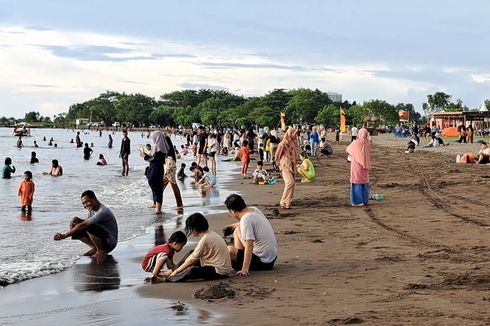 Libur Lebaran, Pantai Indah Bosowa Diserbu Pengunjung