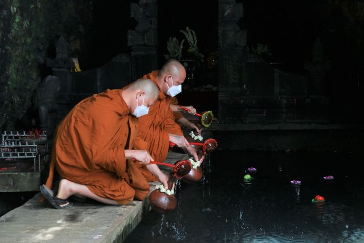 Umbul Jumprit Temanggung, tempat pengambilan air berkah yang digunakan untuk upacara Tri Suci Waisak di Candi Borobudur.