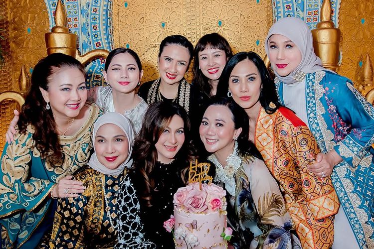 Momen Buka Puasa Bersama Artis Lawas, Diana Pungky Tuai Perhatian