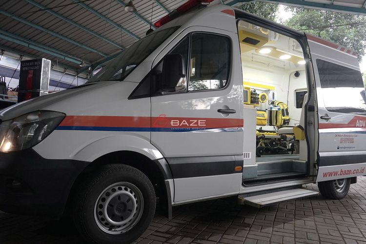 Ambulans buatan Baze