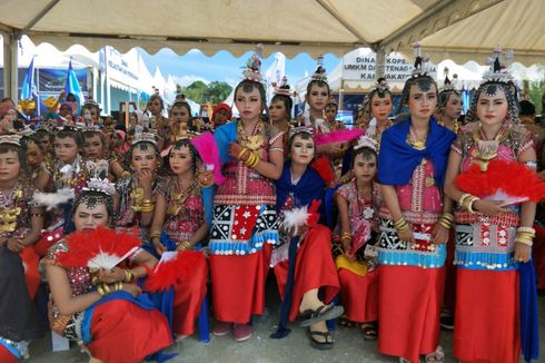 Meriahnya Parade Budaya Bahari di Wakatobi