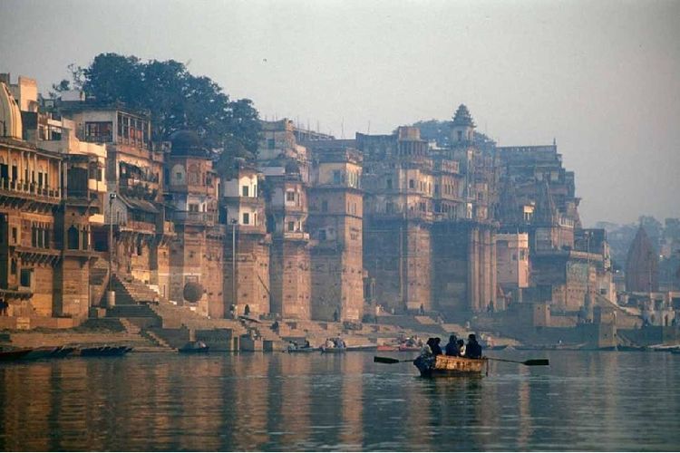 Pemandangan Sungai Gangga di Varanasi, India.