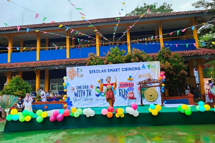 Sekolah Smart Cibinong (SSC) menggelar SSC Fair 2023 dengan berbagai perlombaan seni sebagai wujud promosi sekolah berbasis wakaf produktif yang diselenggarakan di Lapangan SD SSC Cileungsi, Bogor, Senin (27/2/2023). 