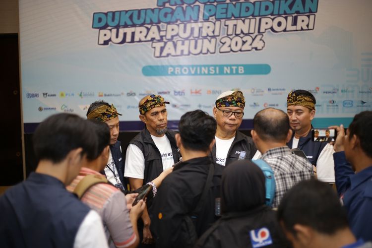 Kementerian Badan Usaha Milik Negara (BUMN) melalui Perusahaan Umum (Perum) Badan Urusan Logistik (Bulog) menggelar kegiatan Program Dukungan Pendidikan Putra-Putri TNI dan Polri 2024 untuk memperingati Hari Pahlawan.