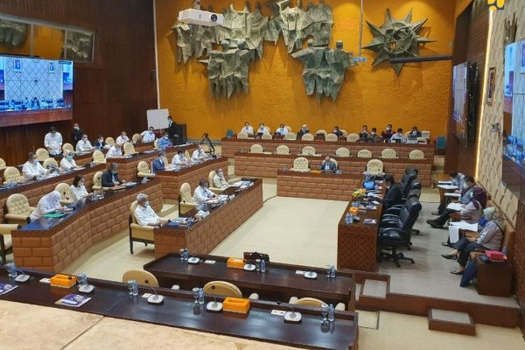 Inspektur Jenderal (Irjen) Kementerian PUPR Tengku Iskandar dalam Rapat Dengar Pendapat (RDP) Komisi V DPR RI di Jakarta, Selasa (31/08/2021)