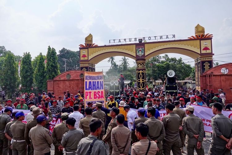 Polisi Usut Pembakaran PT BSA Lampung Tengah, Garis Polisi Dipasang di TKP 