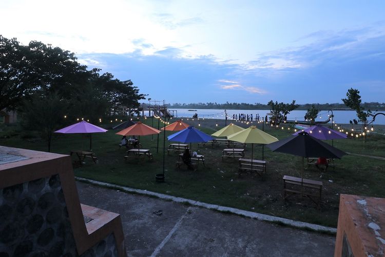 Laguna View di Pantai Depok, Kabupaten Bantul, Yogyakarta